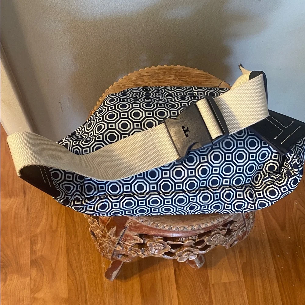 💙🤍Stylish Blue Tory Burch Nylon Fanny Pack💙🤍